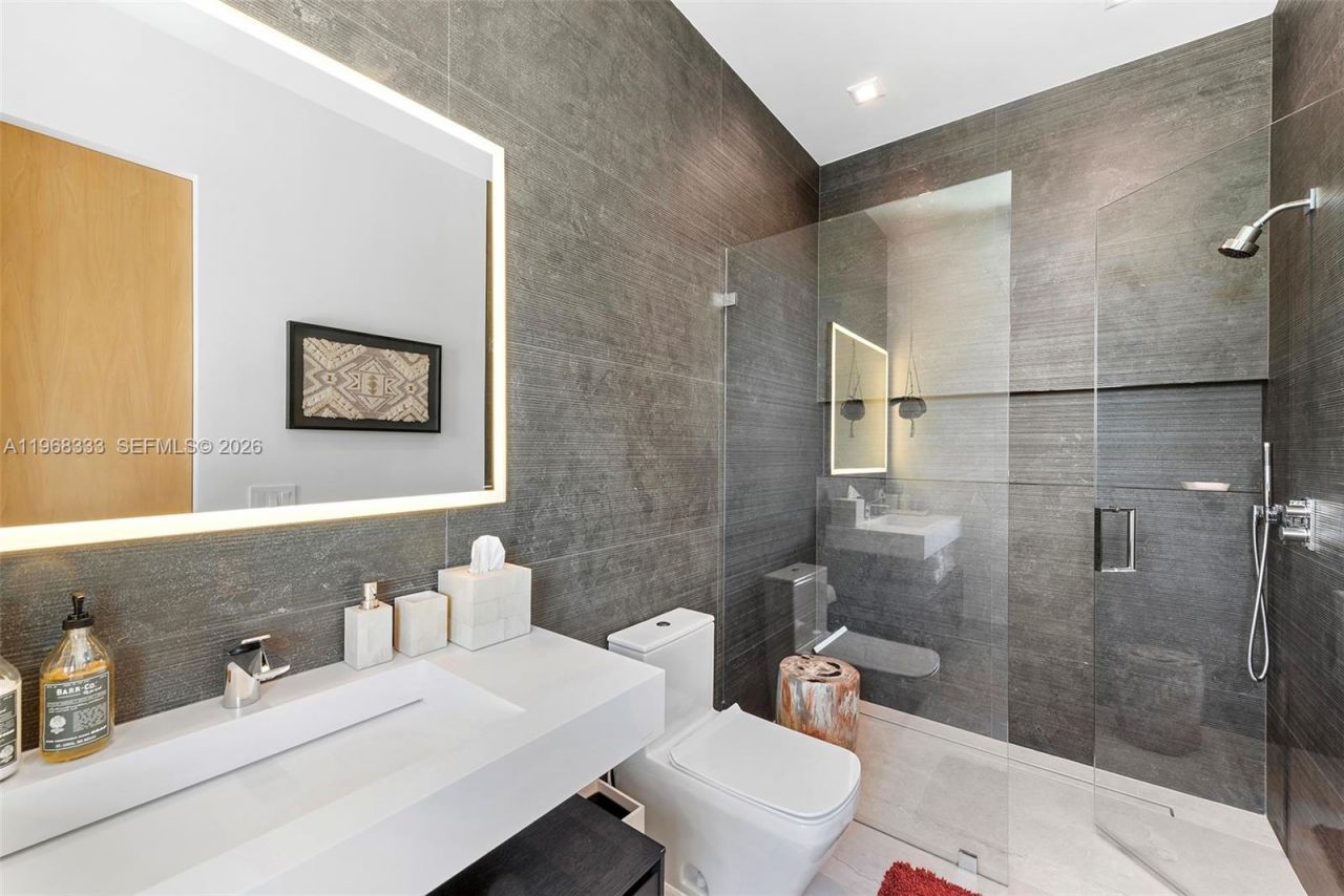 22 Isla Bahia Dr , Fort Lauderdale, FL 33316 Photo