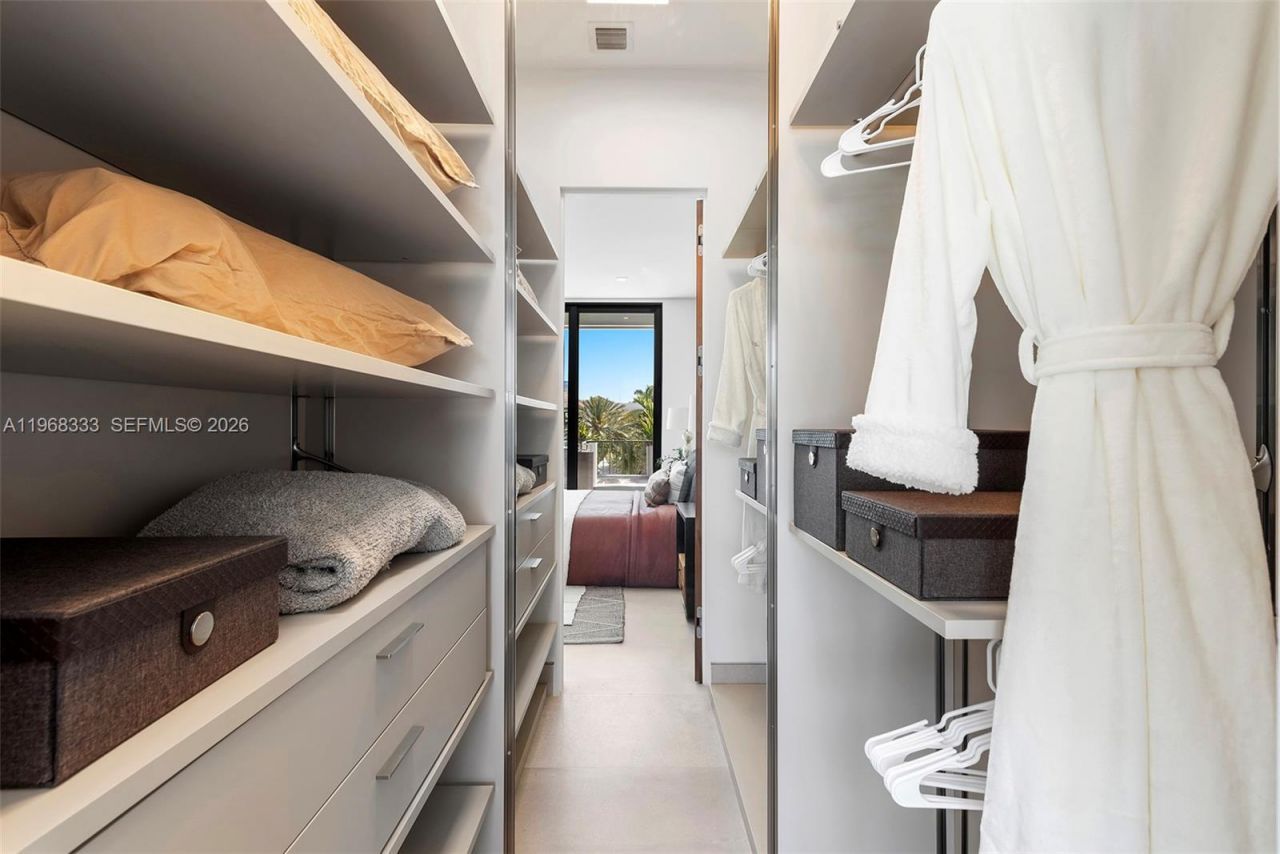 22 Isla Bahia Dr , Fort Lauderdale, FL 33316 Photo