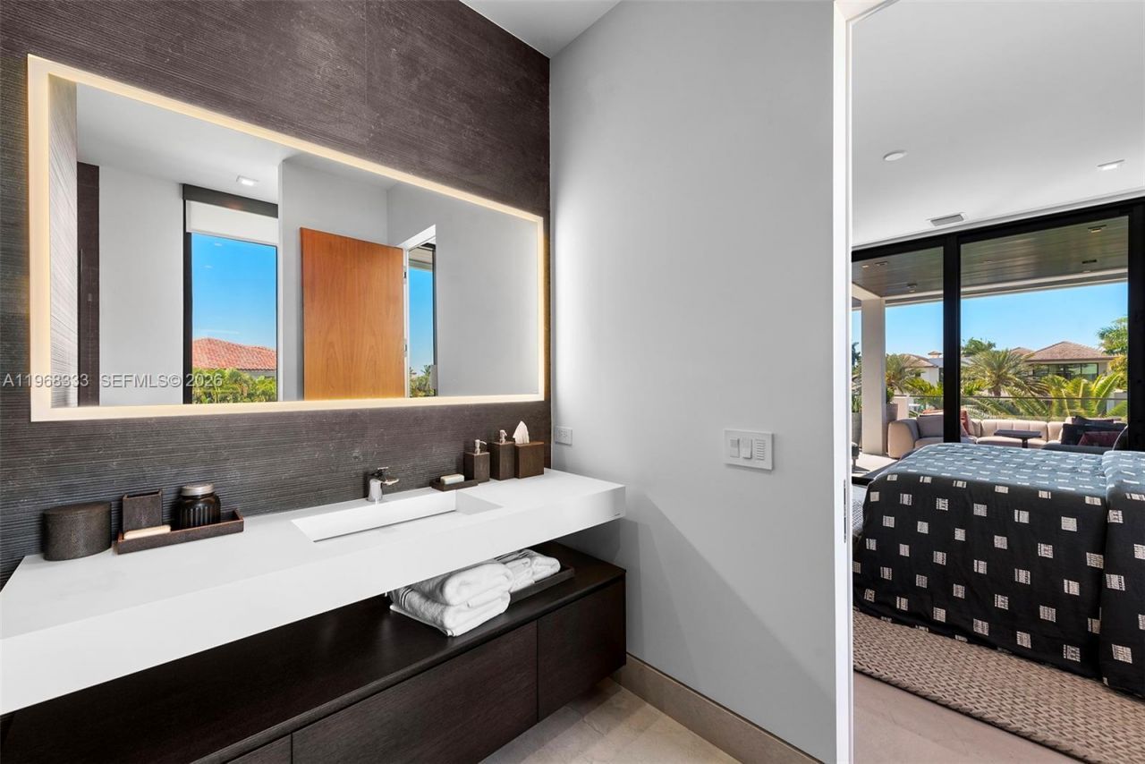 22 Isla Bahia Dr , Fort Lauderdale, FL 33316 Photo