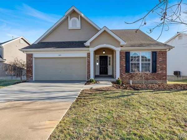 1632 Westlake Circle, Pacific, MO 63069