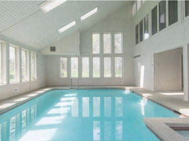5106 Deer Run Circle, Orchard Lake Village, Mi 48323
