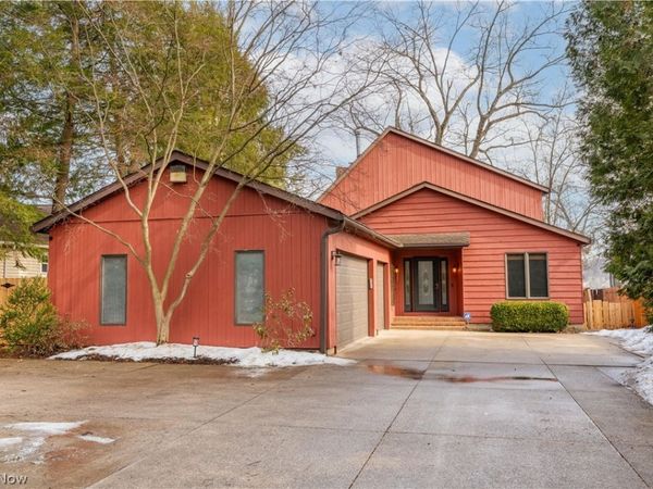 4387 Point Comfort Drive, New Franklin, OH 44319