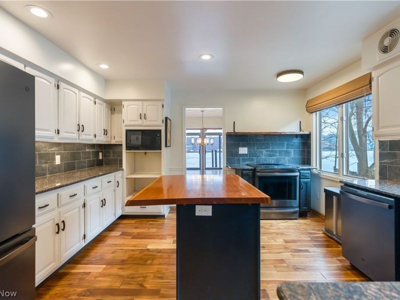 4387 Point Comfort Drive, New Franklin, OH 44319 Photo 14