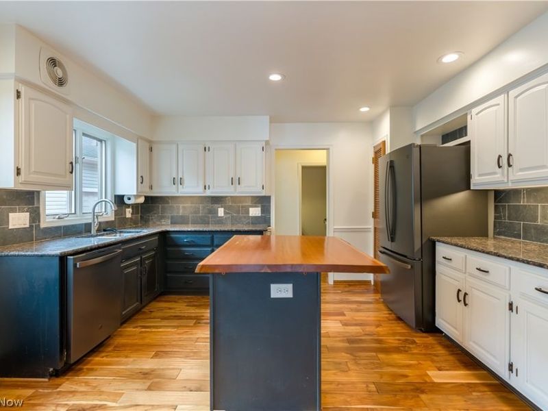 4387 Point Comfort Drive, New Franklin, OH 44319 Photo 16