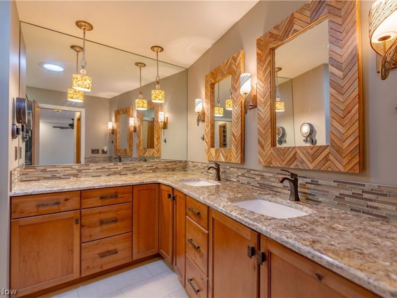 4387 Point Comfort Drive, New Franklin, OH 44319 Photo 21