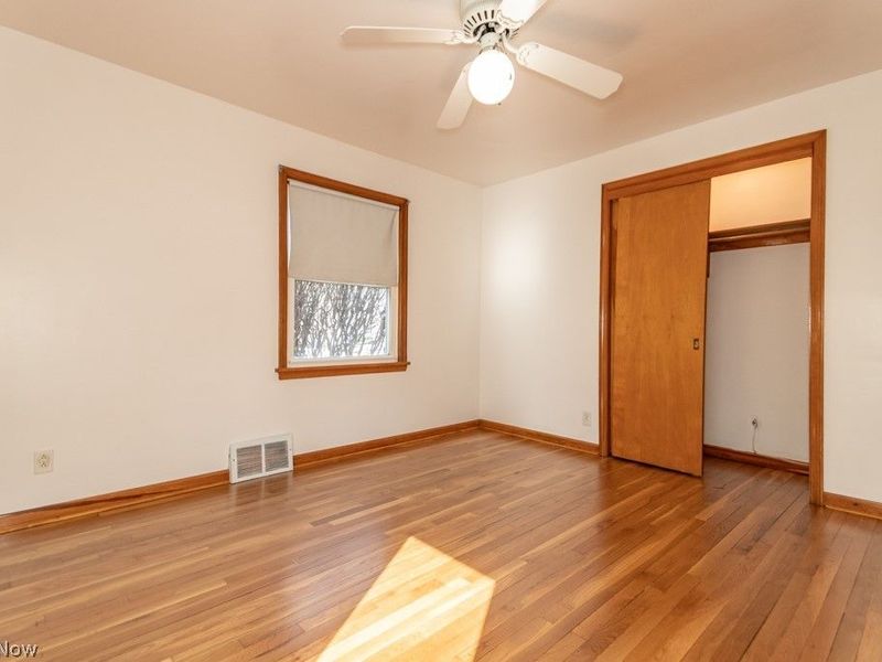 1677 Hawthorne Drive, Cleveland, OH 44124 Photo 23