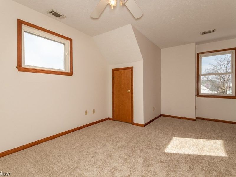 1677 Hawthorne Drive, Cleveland, OH 44124 Photo 29