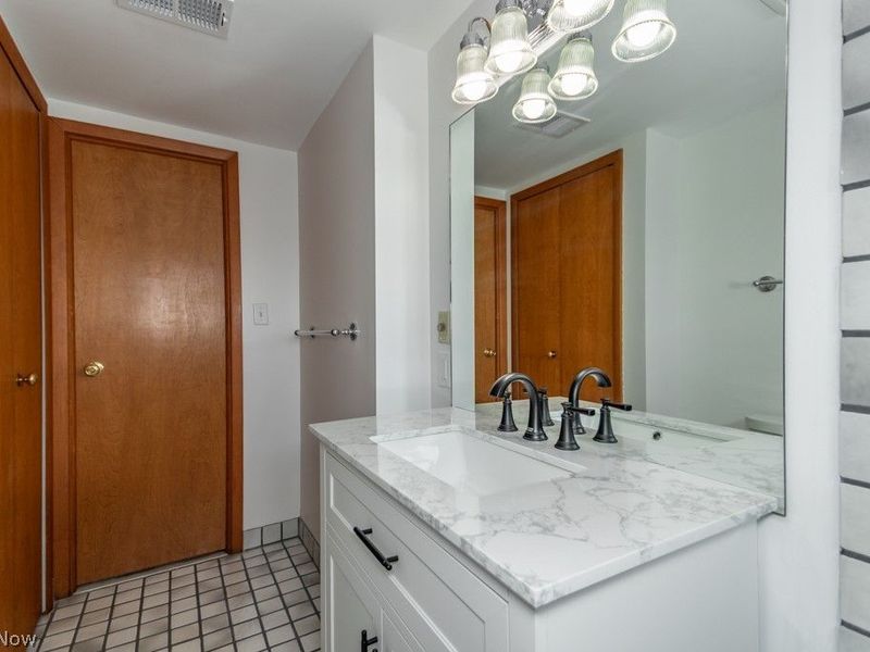 1677 Hawthorne Drive, Cleveland, OH 44124 Photo 41