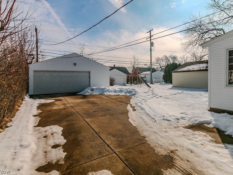 1677 Hawthorne Drive, Cleveland, OH 44124 Photo 47