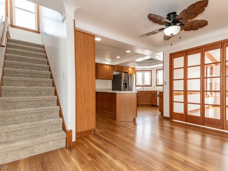 1677 Hawthorne Drive, Cleveland, OH 44124 Photo 6