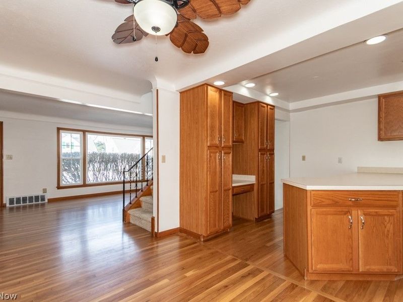 1677 Hawthorne Drive, Cleveland, OH 44124 Photo 8