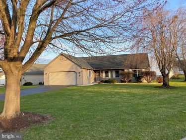 36 ROSEMONT DRIVE, MYERSTOWN, PA 17067