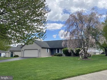 36 ROSEMONT DRIVE, MYERSTOWN, PA 17067
