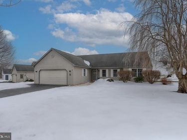 36 ROSEMONT DRIVE, MYERSTOWN, PA 17067