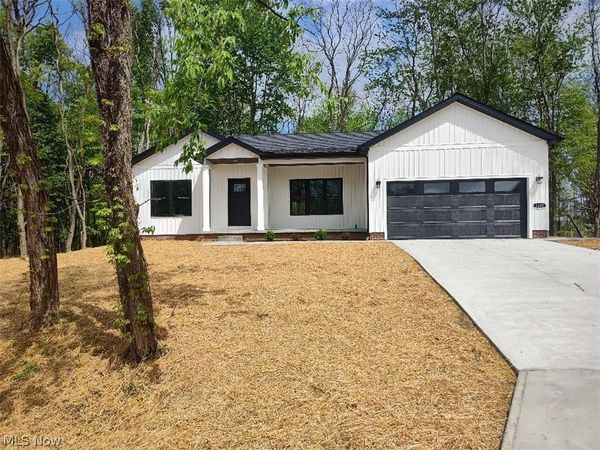 1335 Lake Vue Drive, Roaming Shores, OH 44085
