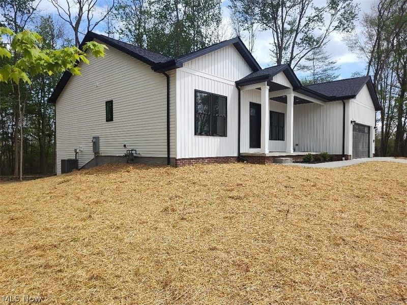 1335 Lake Vue Drive, Roaming Shores, OH 44085 Photo 2