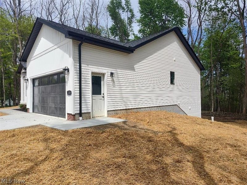 1335 Lake Vue Drive, Roaming Shores, OH 44085 Photo 3