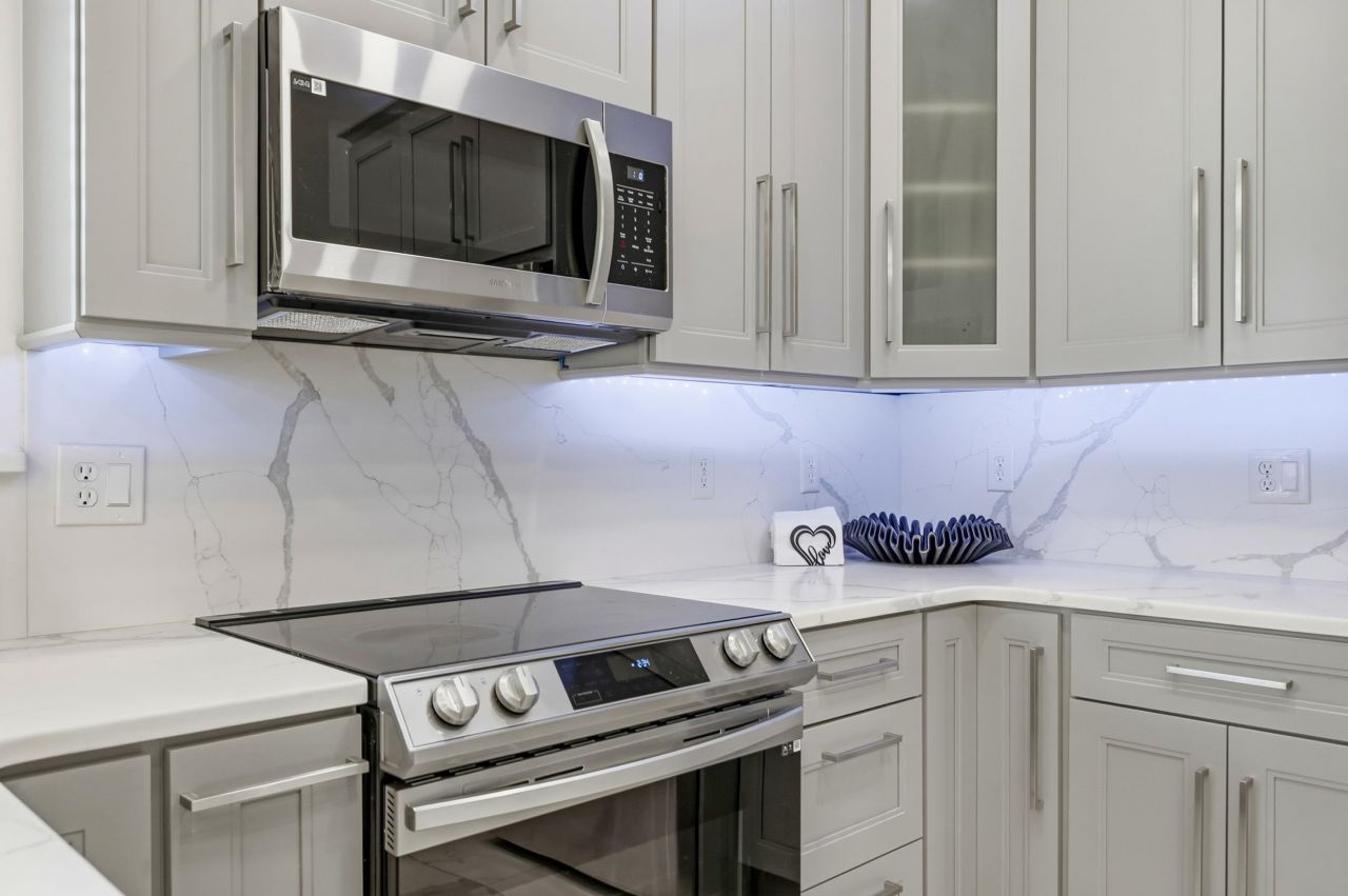 300 Lyons Cove Dr. Photo 10