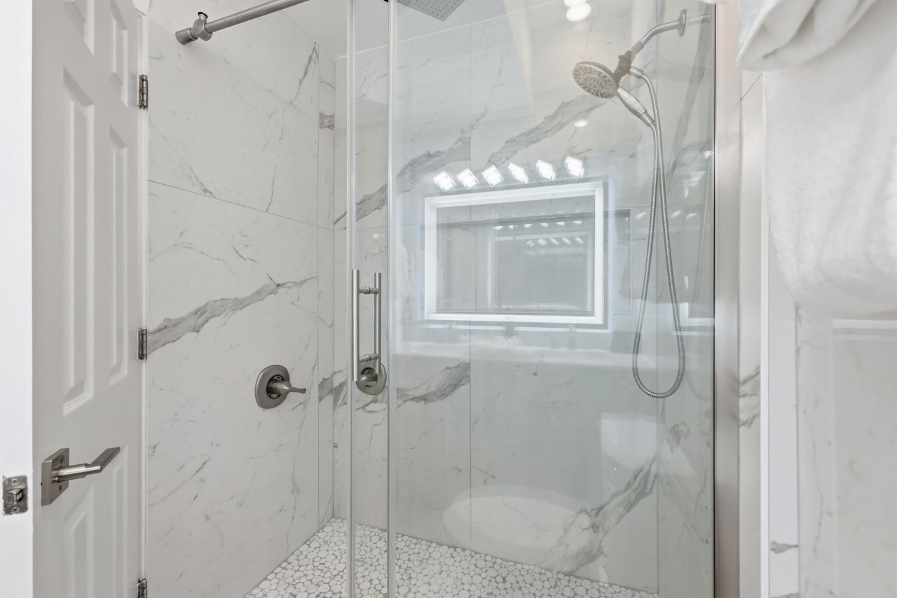 300 Lyons Cove Dr. Photo 18