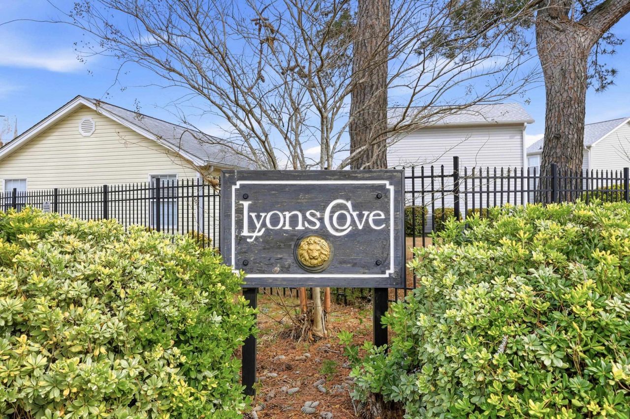 300 Lyons Cove Dr. Photo 32