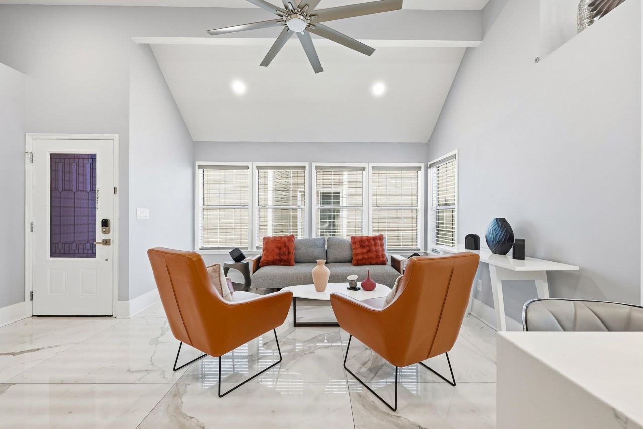 300 Lyons Cove Dr. Photo 4