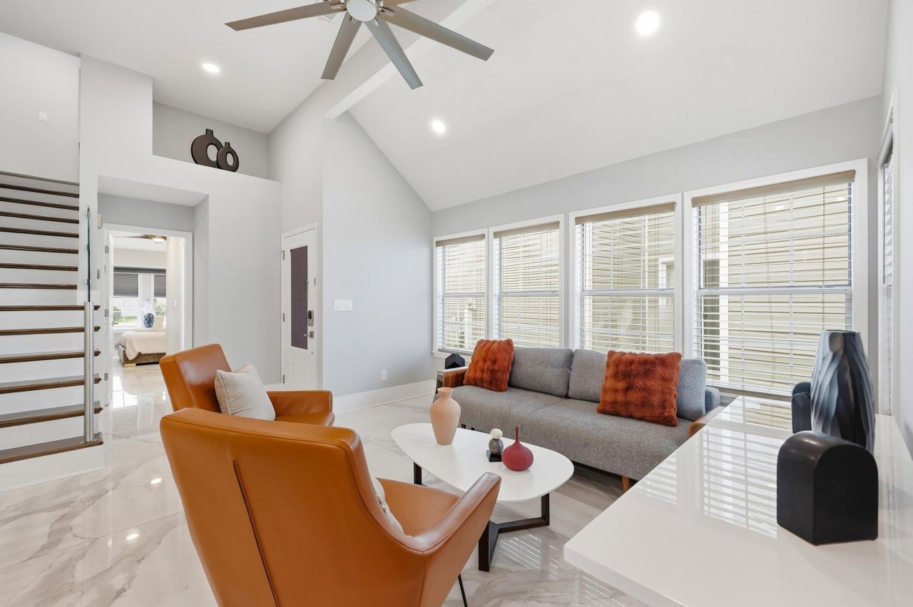 300 Lyons Cove Dr. Photo 5