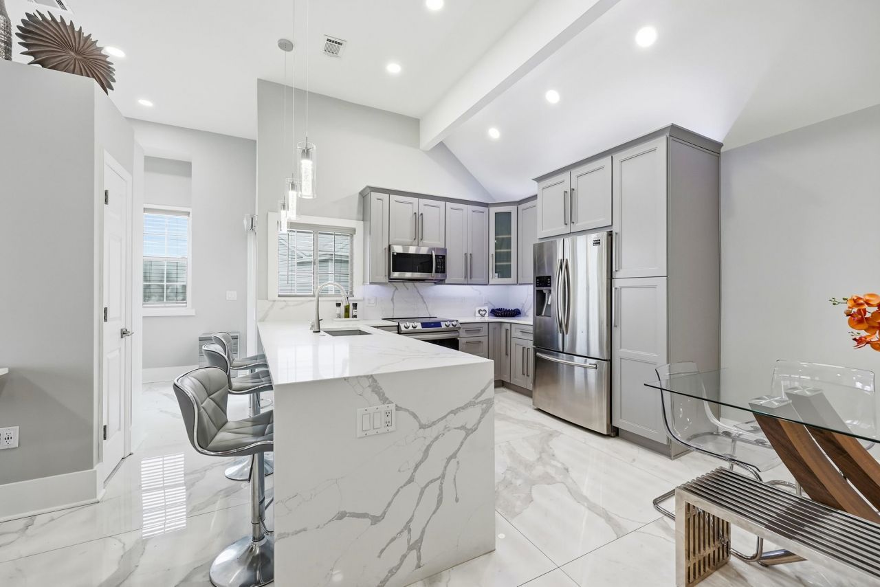 300 Lyons Cove Dr. Photo 8