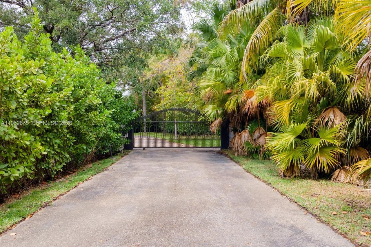 7300 SW 77th Ave , Miami, FL 33143 Photo