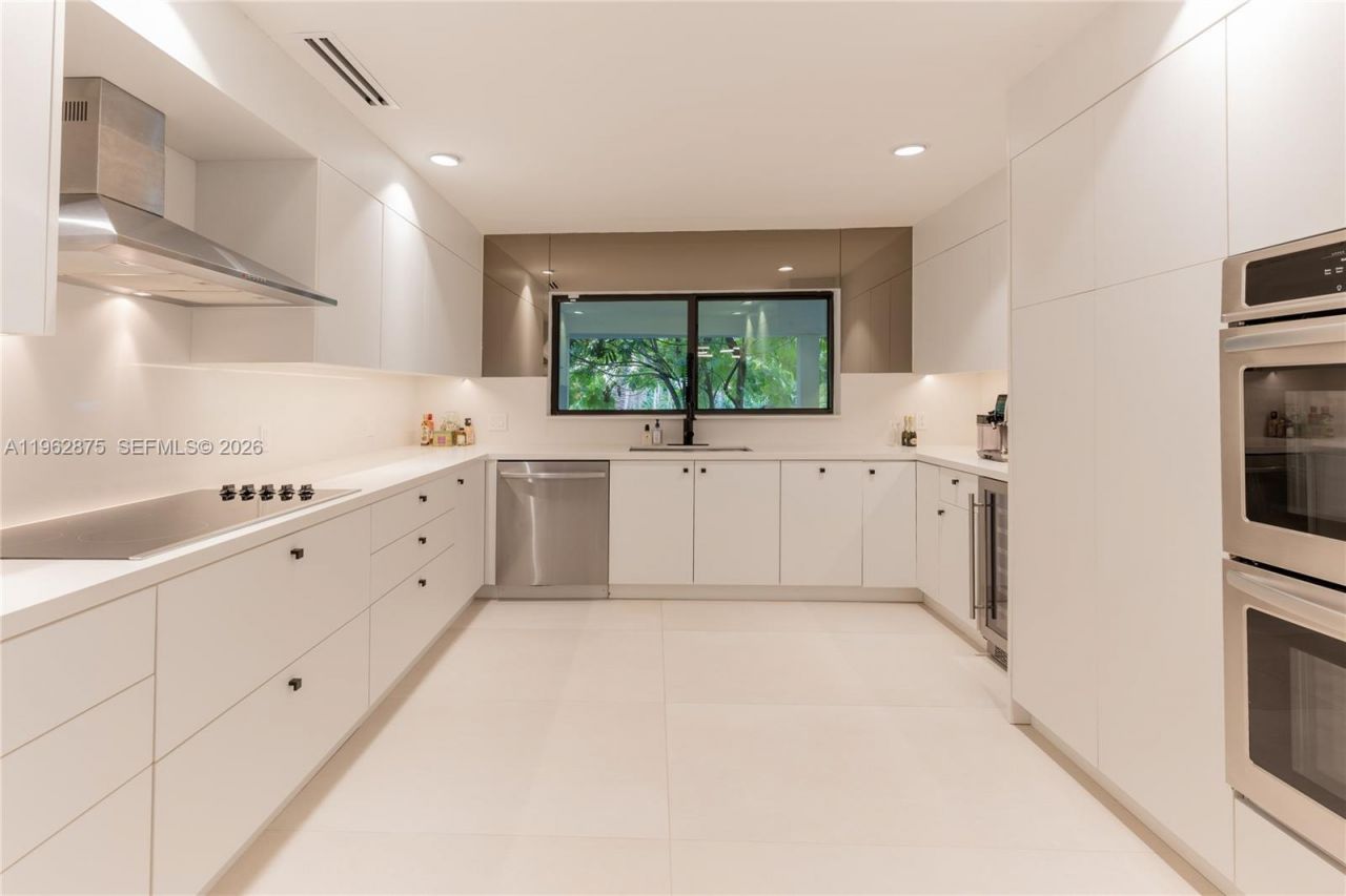 7300 SW 77th Ave , Miami, FL 33143 Photo