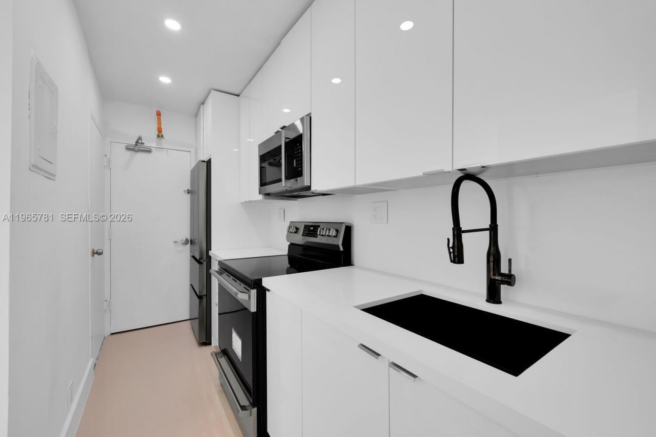 1000 West Ave, Unit 301, Miami Beach, FL 33139 Photo