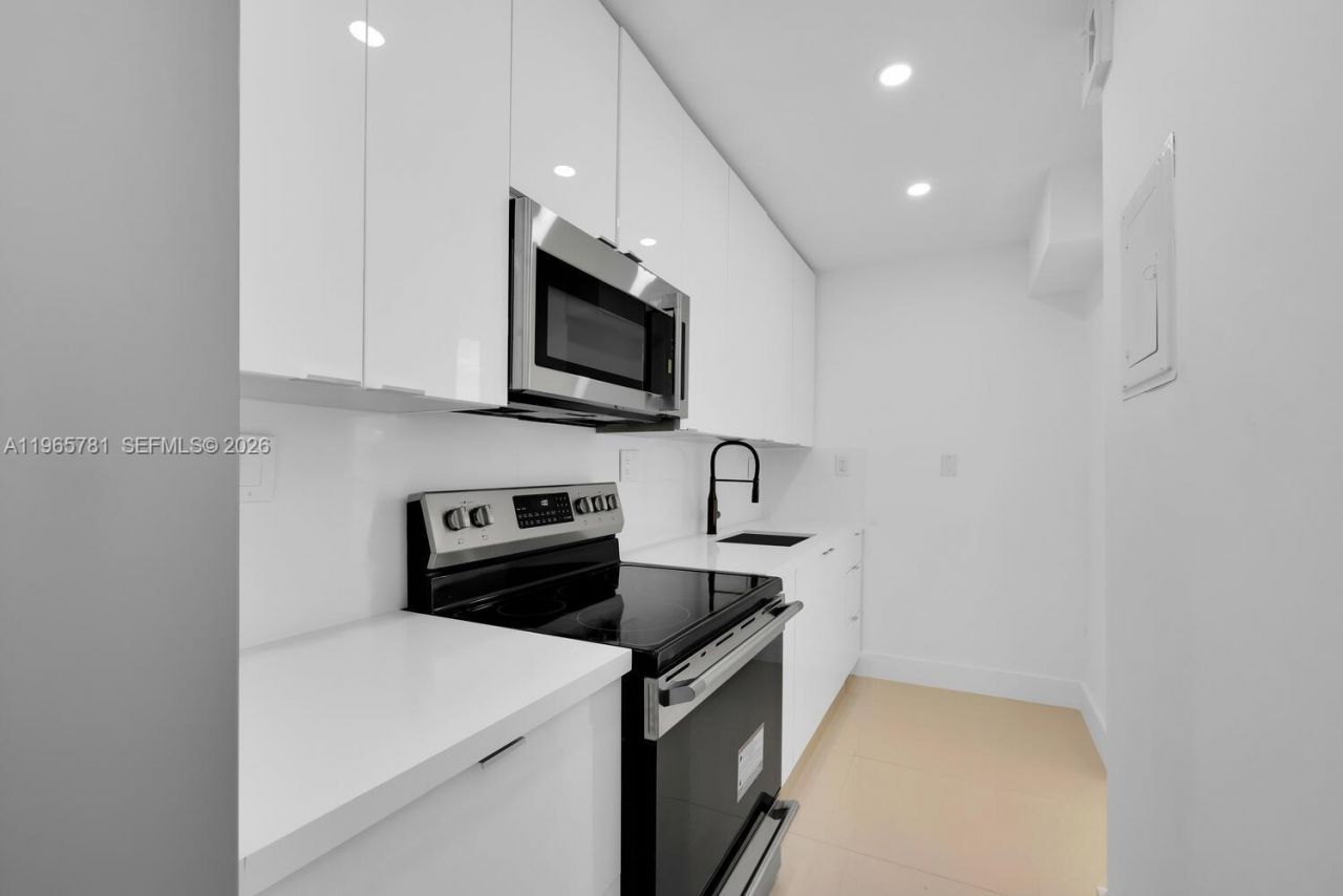 1000 West Ave, Unit 301, Miami Beach, FL 33139 Photo