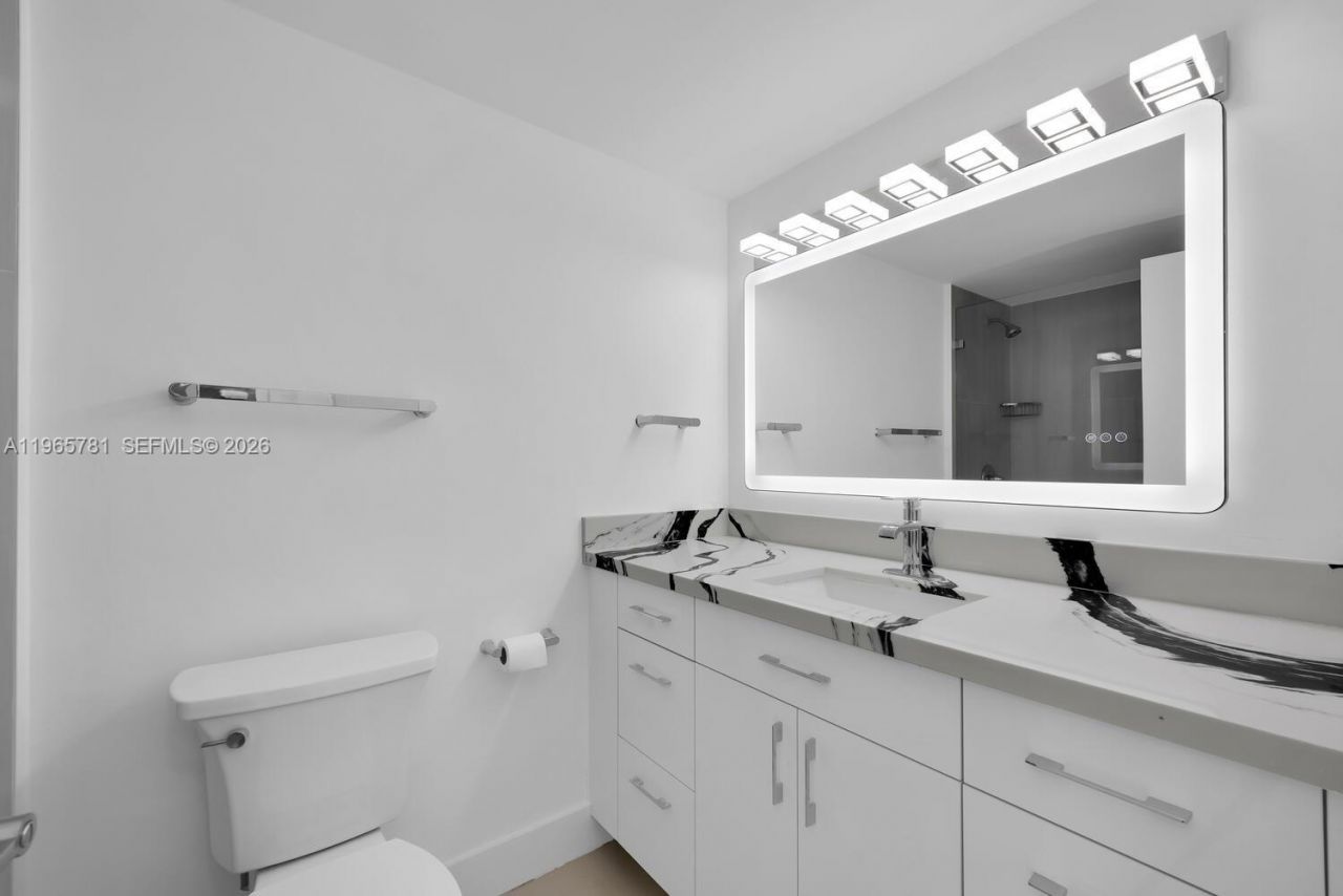 1000 West Ave, Unit 301, Miami Beach, FL 33139 Photo