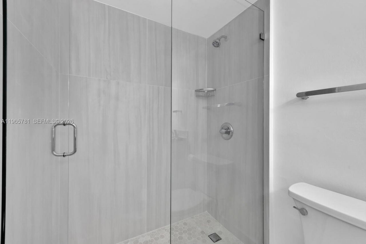 1000 West Ave, Unit 301, Miami Beach, FL 33139 Photo