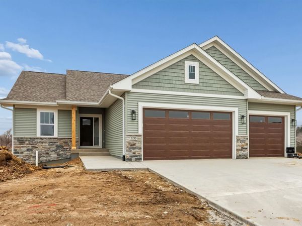 3215 Sunflower Street, Ely, IA 52227