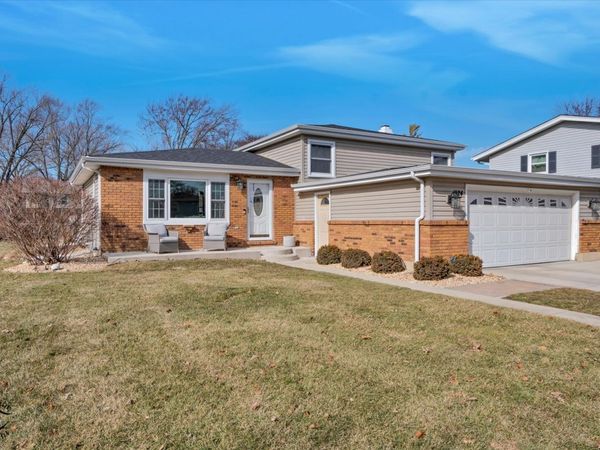 1924 Forrest Boulevard, St. Charles, IL 60174