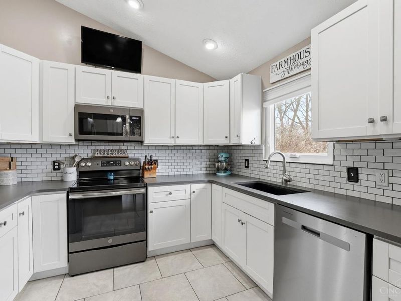 712 Blazing Trail, Oregonia, OH 45054 Photo 11