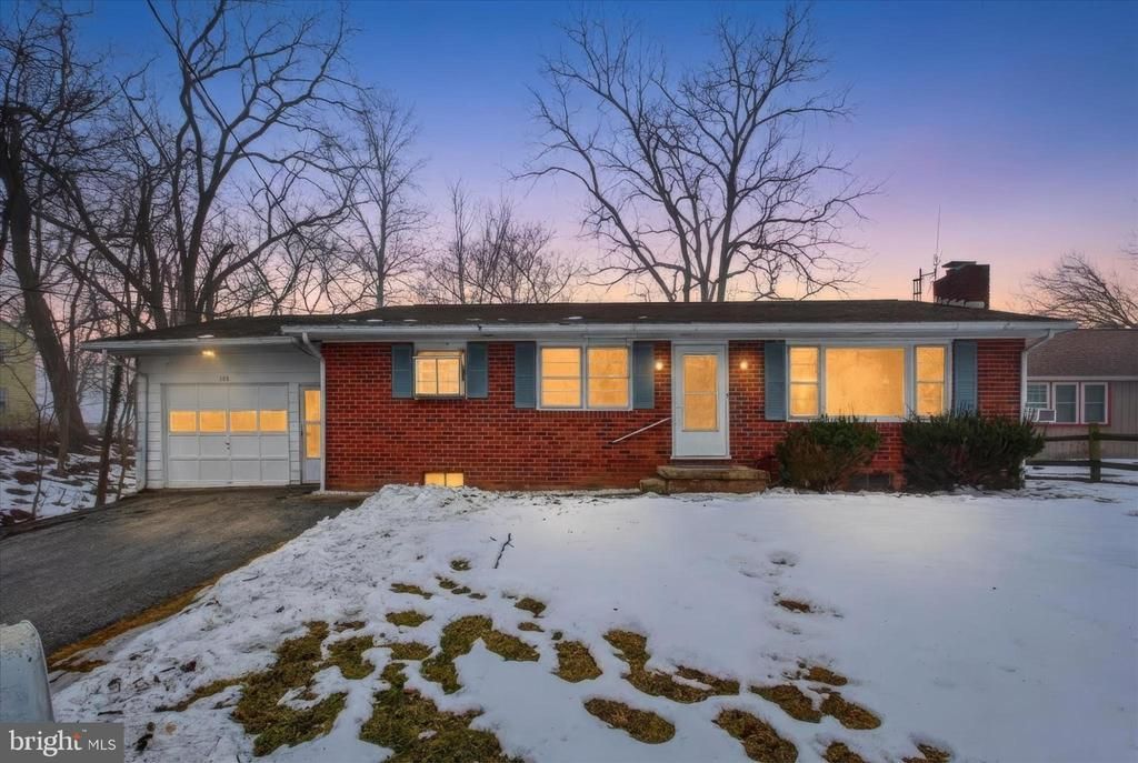 108 S Hickory Lane, New Oxford, PA 17350 Main Photo