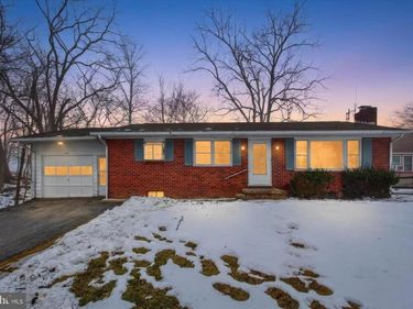 108 S HICKORY LANE, NEW OXFORD, PA 17350