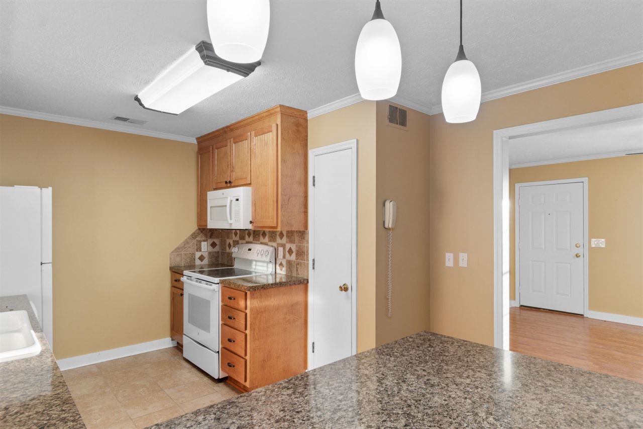 4995 Enoch Rd.  Photo 5