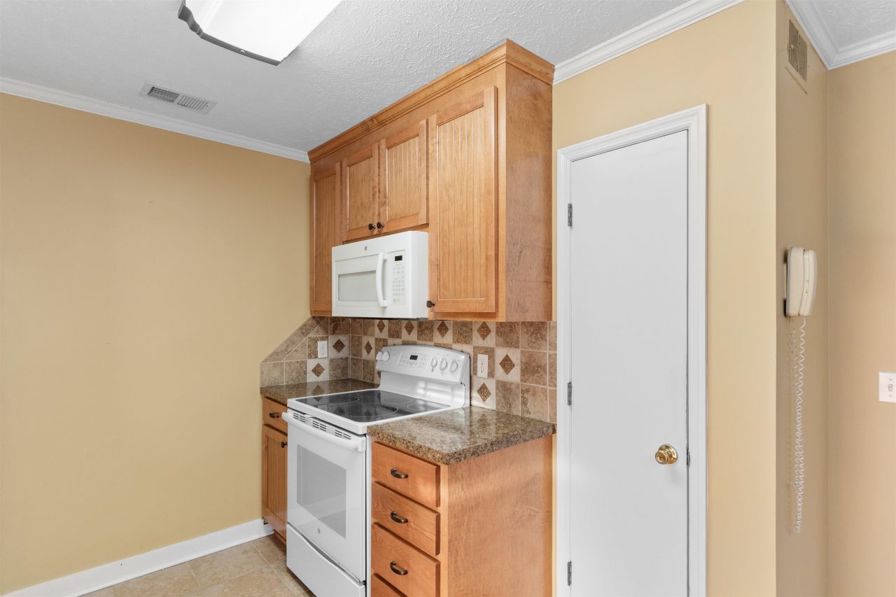 4995 Enoch Rd. Photo 6