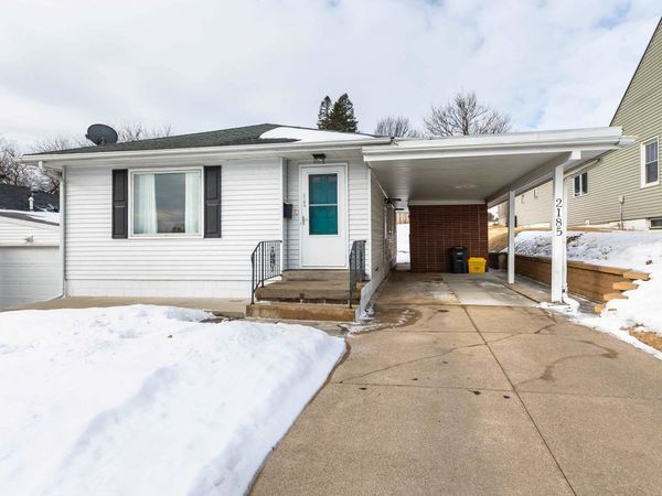 2185 Broadlawn Road, Dubuque, IA 52001