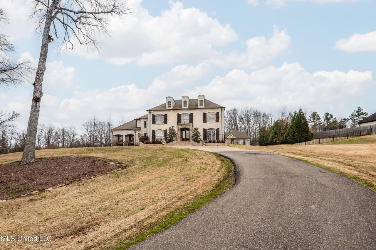 2466 Ross Road Olive Branch, MS 38654