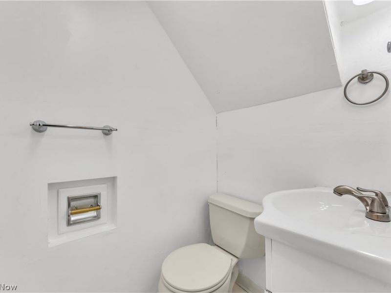 11806 Farringdon Avenue, Cleveland, OH 44105 Photo 27