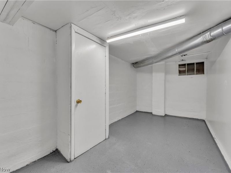 11806 Farringdon Avenue, Cleveland, OH 44105 Photo 32