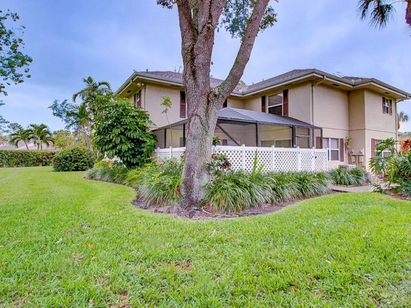 44 Essex Court, Unit B, Royal Palm Beach, FL 33411