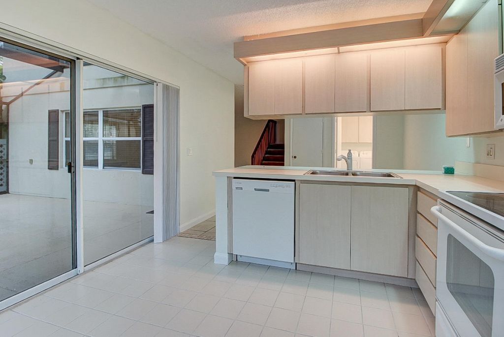 44 Essex Court, Unit B, Royal Palm Beach, FL 33411 Photo