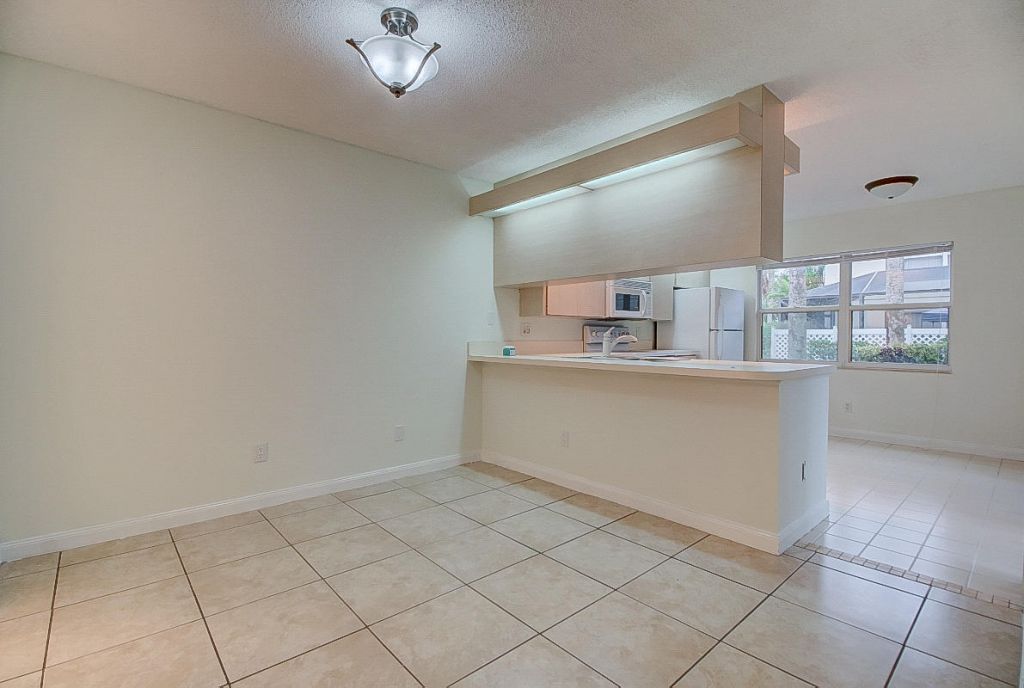 44 Essex Court, Unit B, Royal Palm Beach, FL 33411 Photo