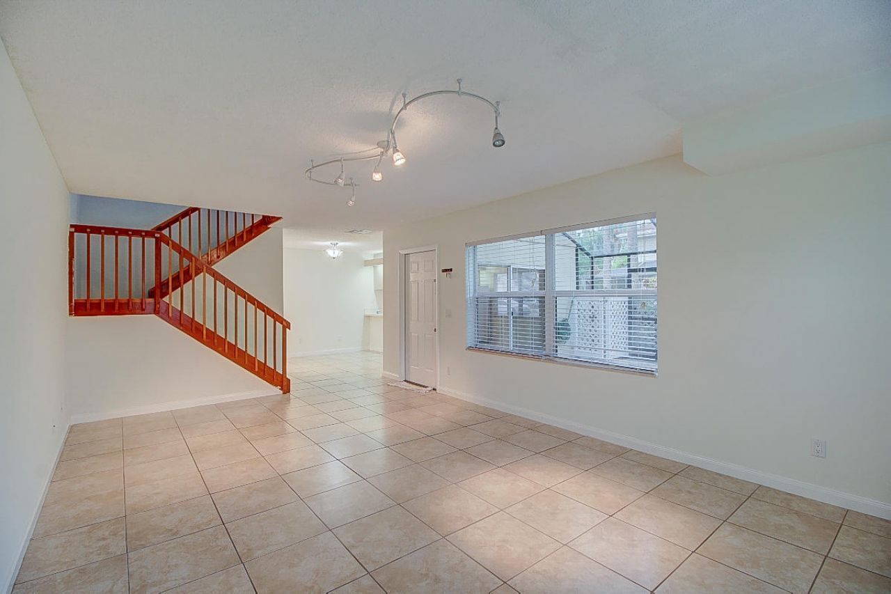 44 Essex Court, Unit B, Royal Palm Beach, FL 33411 Photo