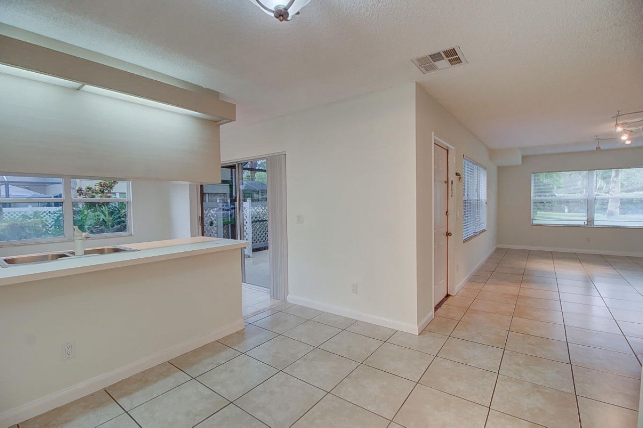 44 Essex Court, Unit B, Royal Palm Beach, FL 33411 Photo