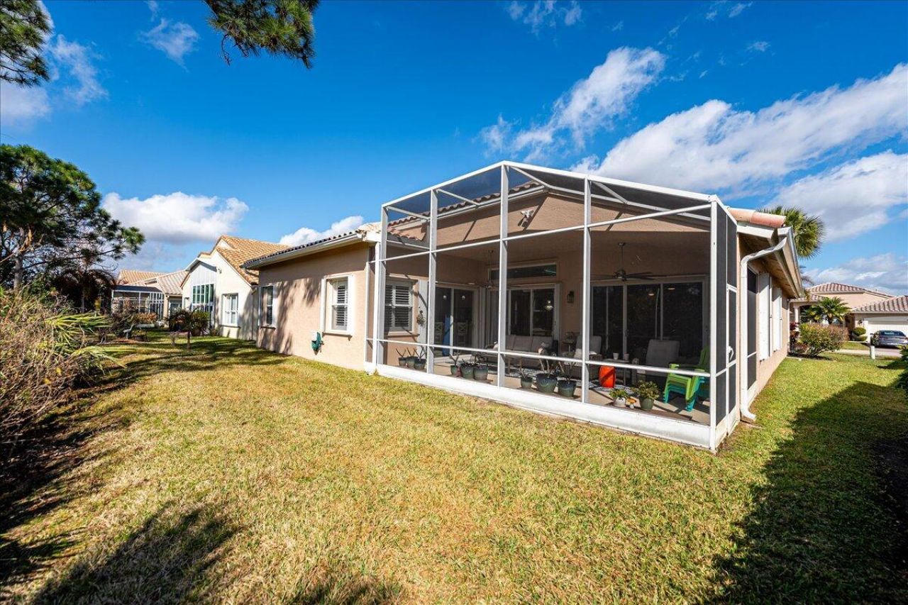 499 NW Blue Lake Drive, Port Saint Lucie, FL 34986 Photo